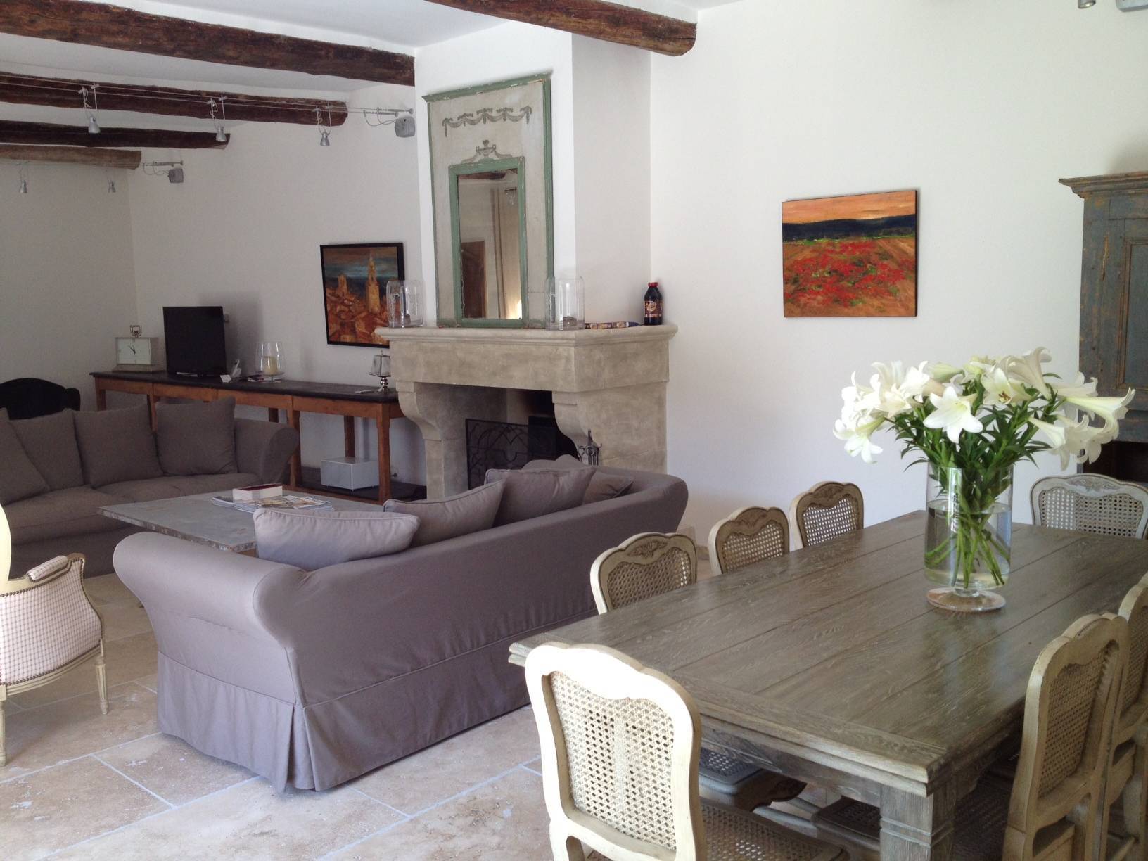 Maison de village de caractère à vendre à Cabrières d'Avignon avec jardin et piscine