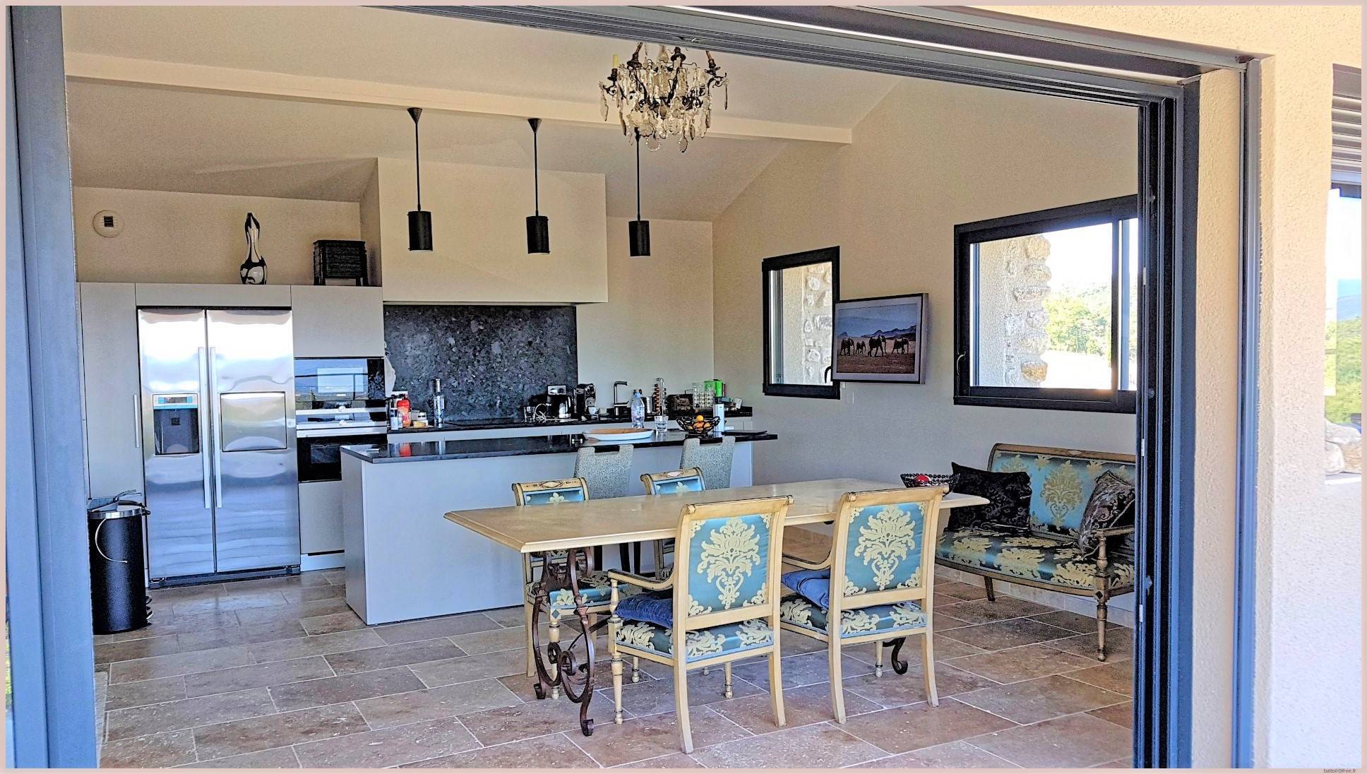 Maison d'architecte à vendre à Grignan avec une vue panoramique