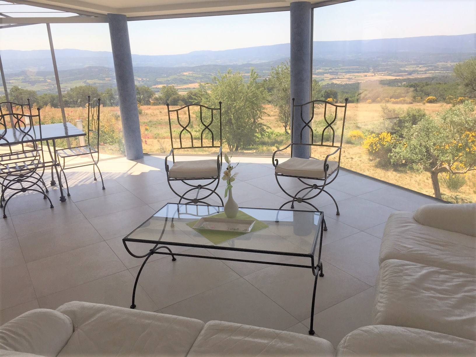 Maison d'architecte à vendre à MURS avec une vue panoramique