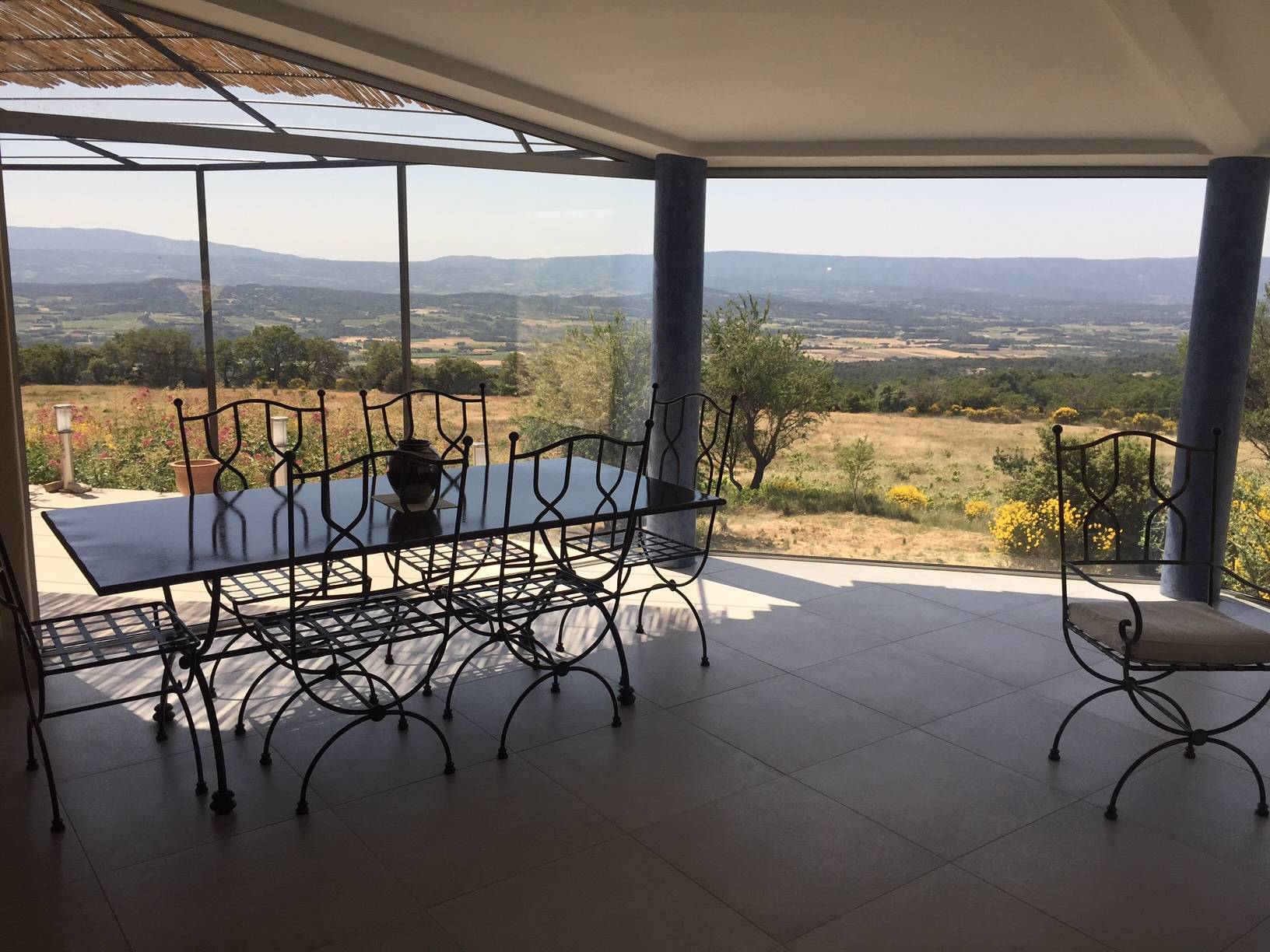 Gordes maison moderne avec vue d'exception