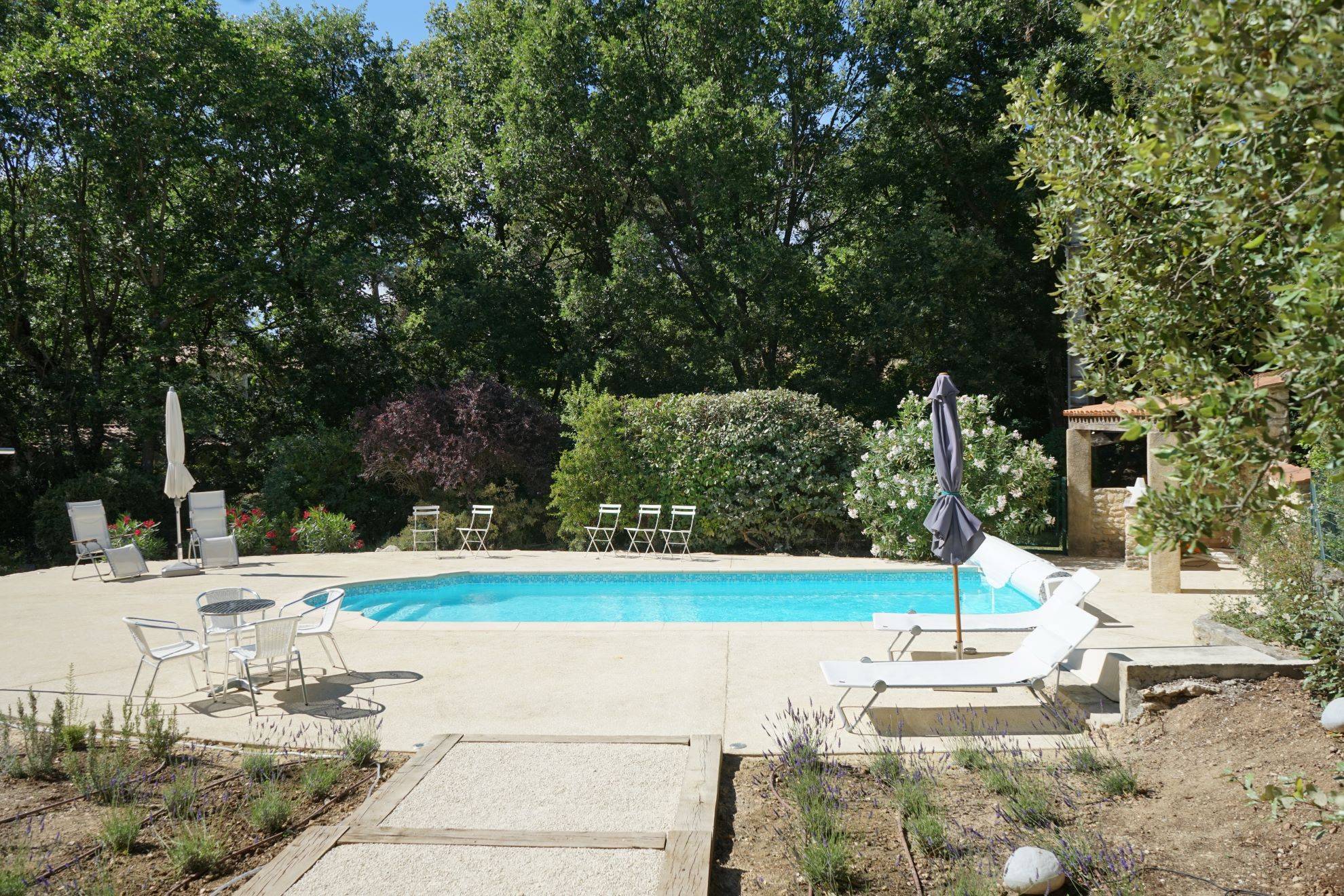 Maison à vendre à Menerbes avec jardin et piscine