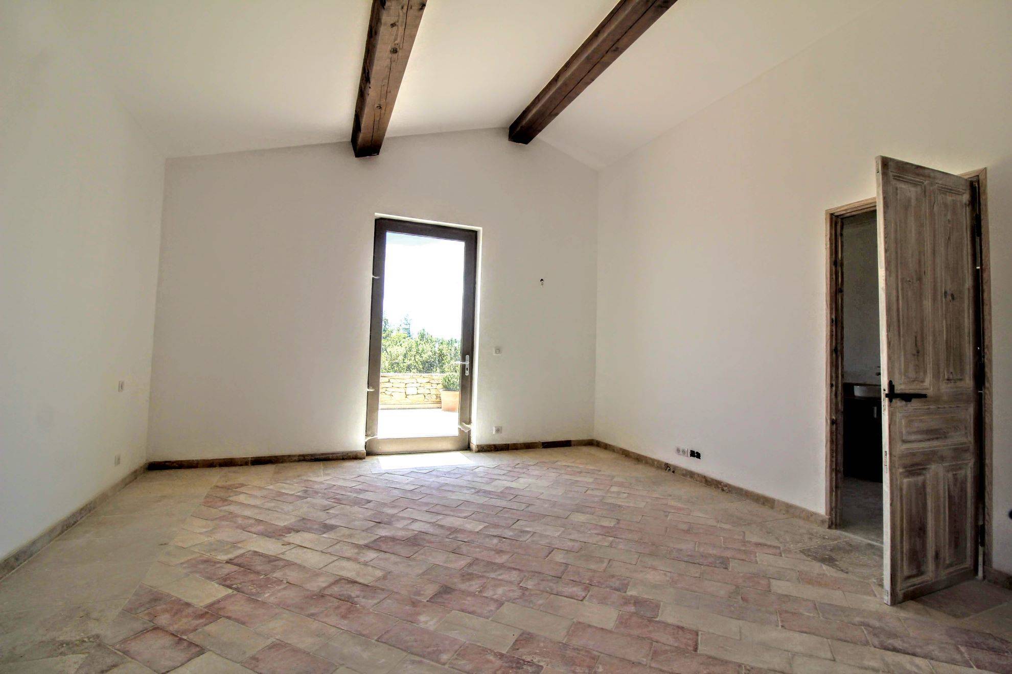Propriété de prestige à vendre à Gordes avec une vue panoramique