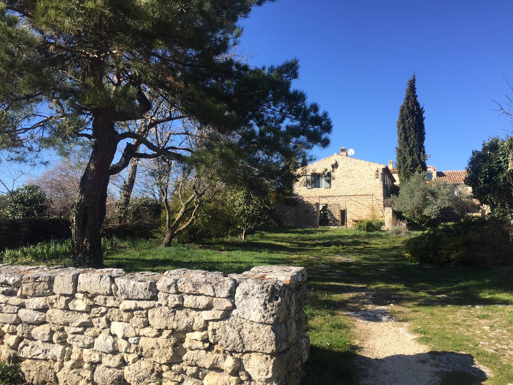 Maison de hameau en pierre à vendre dans le Luberon