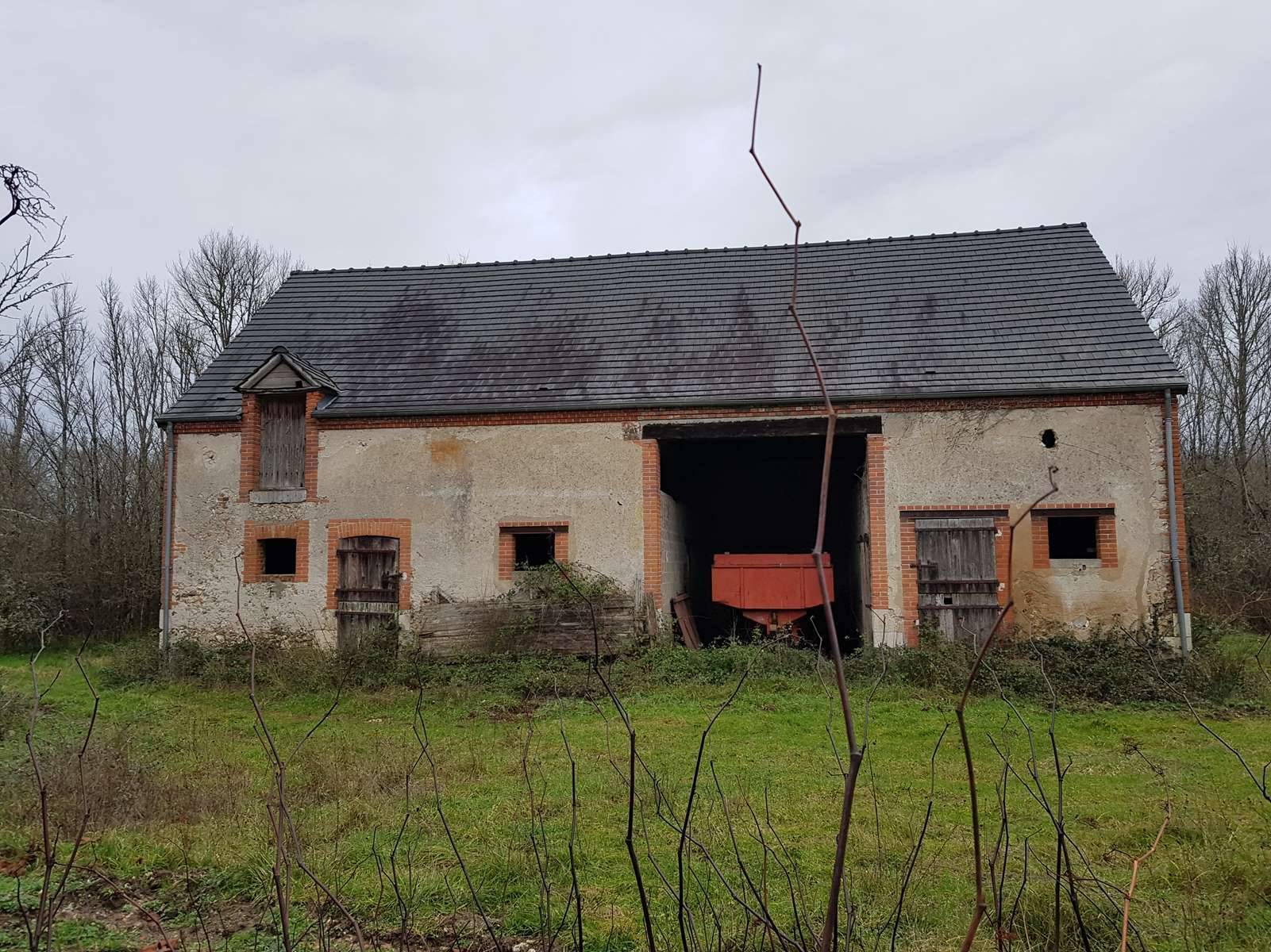 Territoire de chasse à vendre en Sologne avec une ferme à rénover