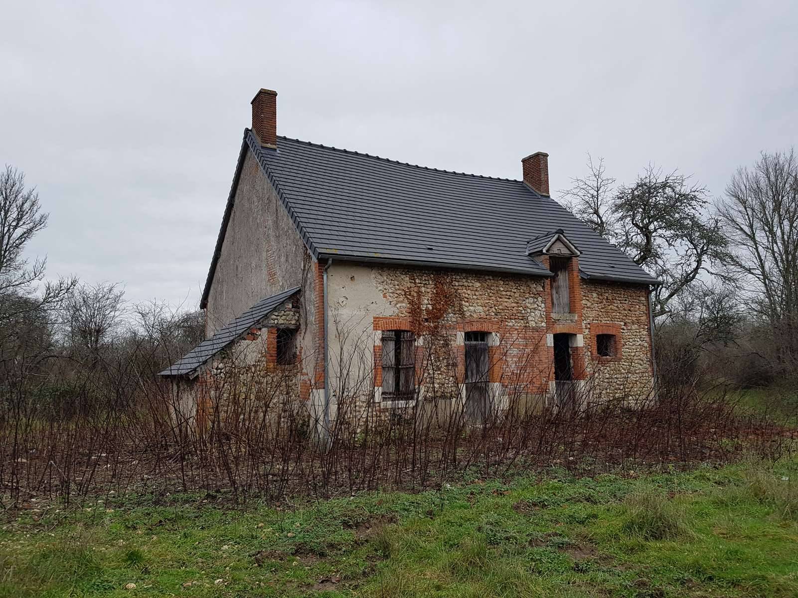 Territoire de chasse à vendre en Sologne avec une ferme à rénover