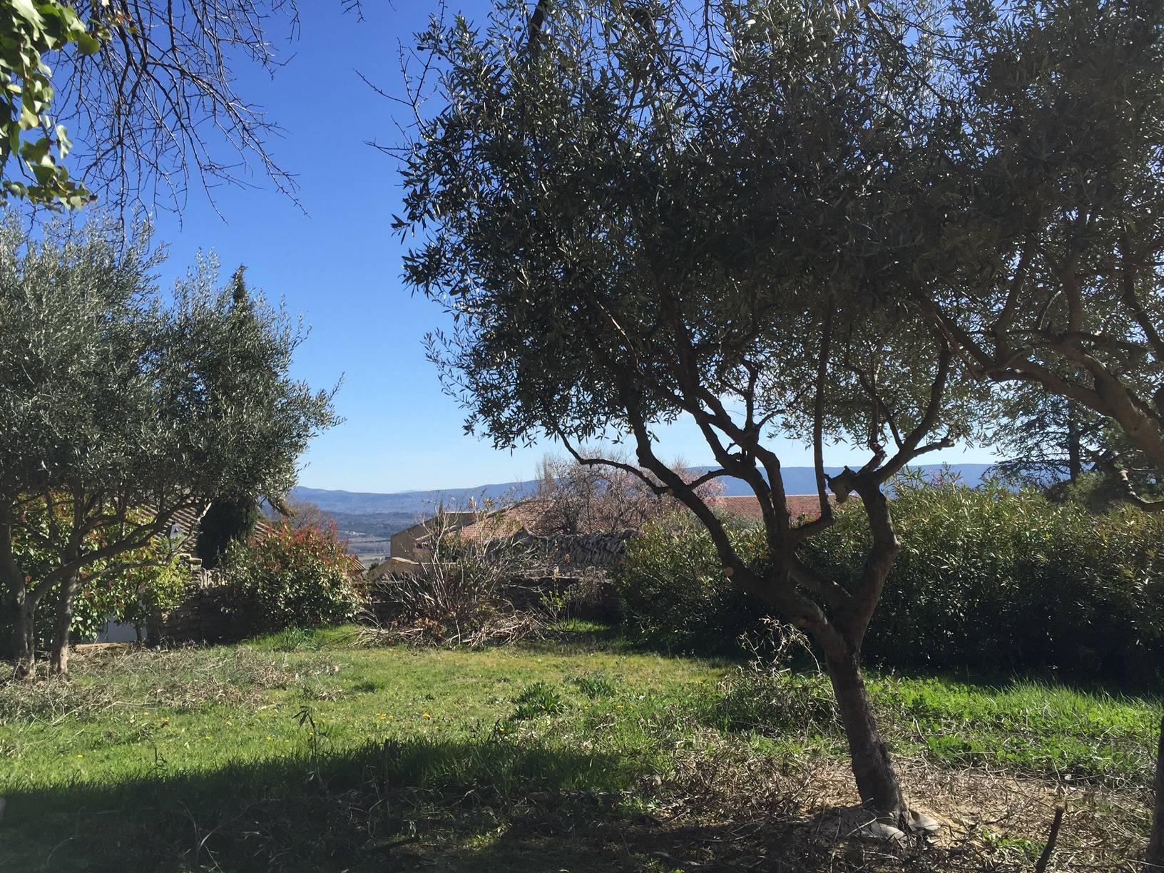 propriété à vendre dans le village de Gordes avec une vue panoramique