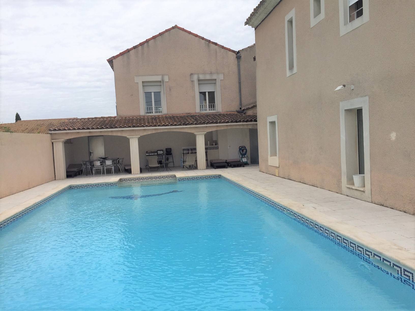 Maison de Maître à vendre à Avignon avec son parc arboré, piscine et un appartement indépendant