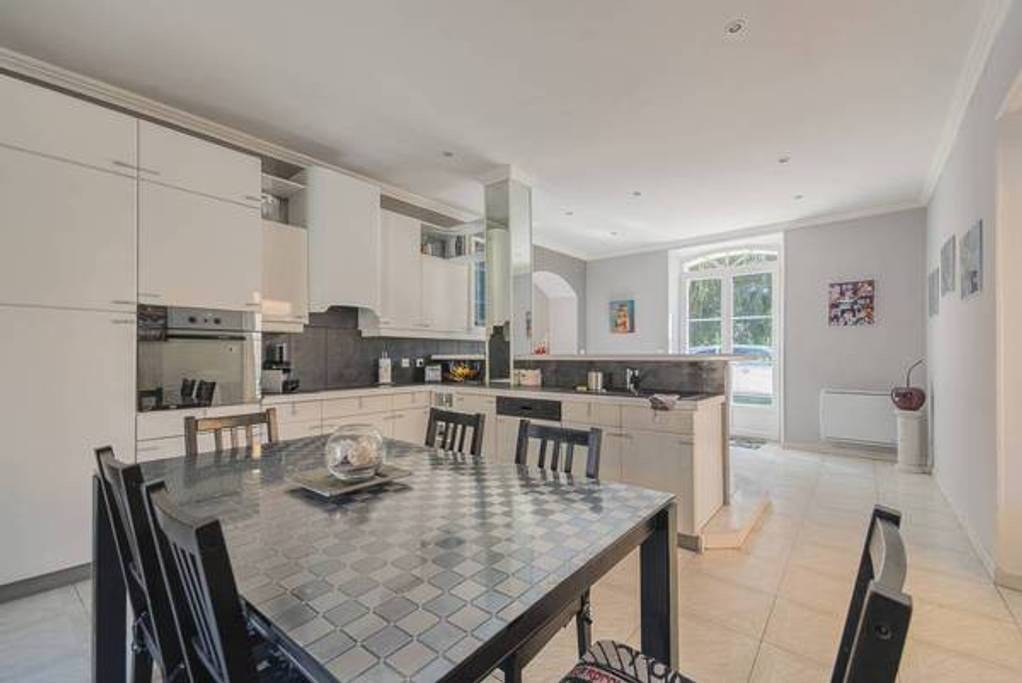 Maison de Maître à vendre à Avignon avec son parc arboré, piscine et un appartement indépendant