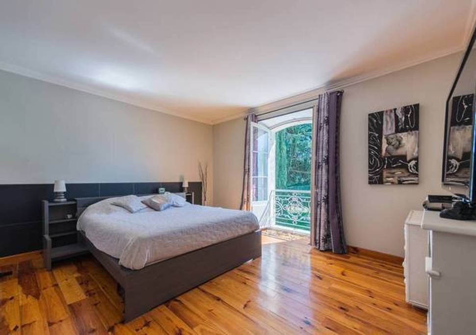 Maison de Maître à vendre à Avignon avec son parc arboré, piscine et un appartement indépendant