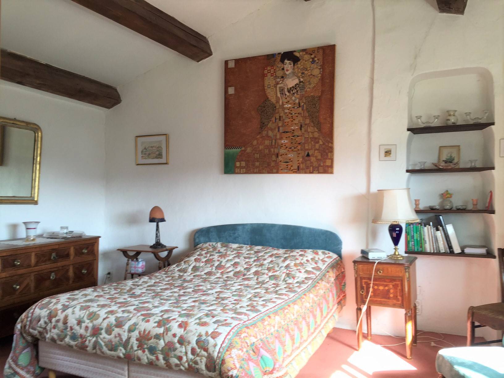 Maison de village de caractère et de charme à vendre à Menerbes avec une terrasse et une vue panoramique