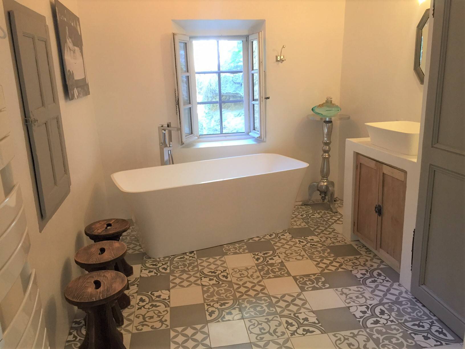 Maison de village à vendre à Bonnieux avec un jardin, une piscine et une vue panoramique