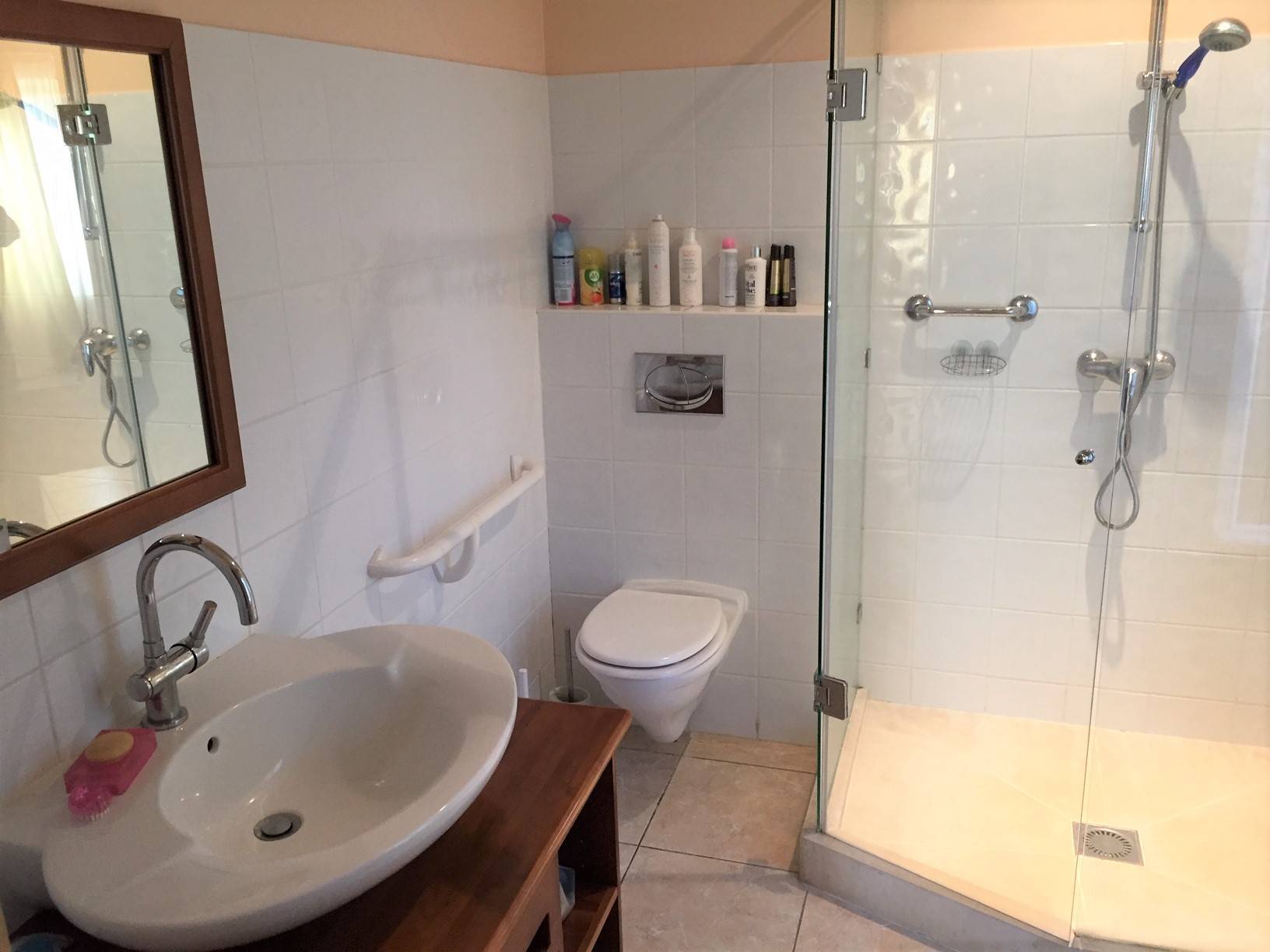 Maison à vendre à Menerbes avec un parc arboré et une piscine