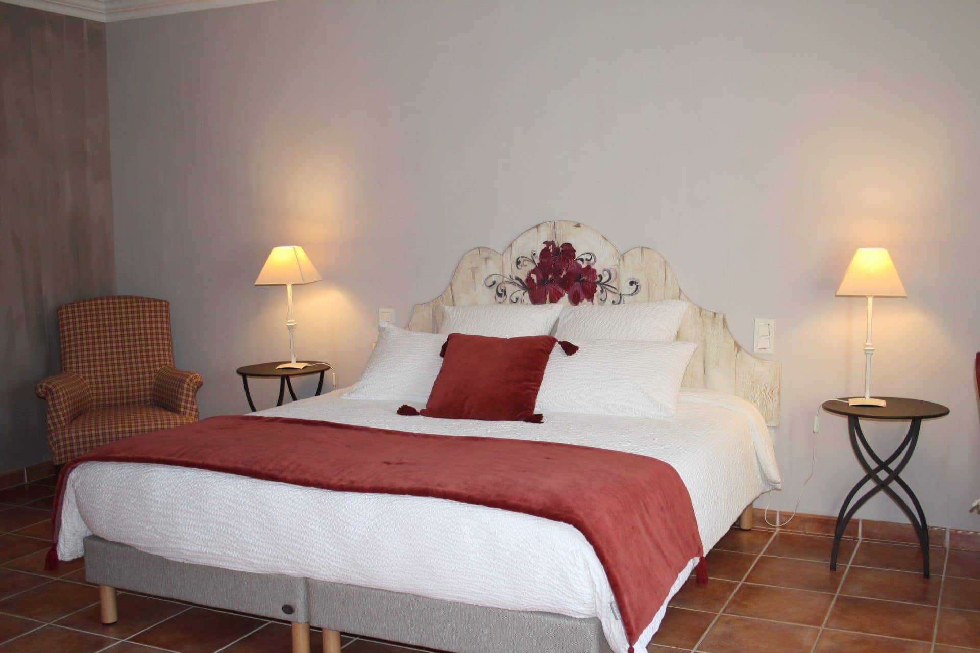 Mas à vendre à Gordes avec une maison d'amis, un jardin paysagé, une piscine et un espace bien être