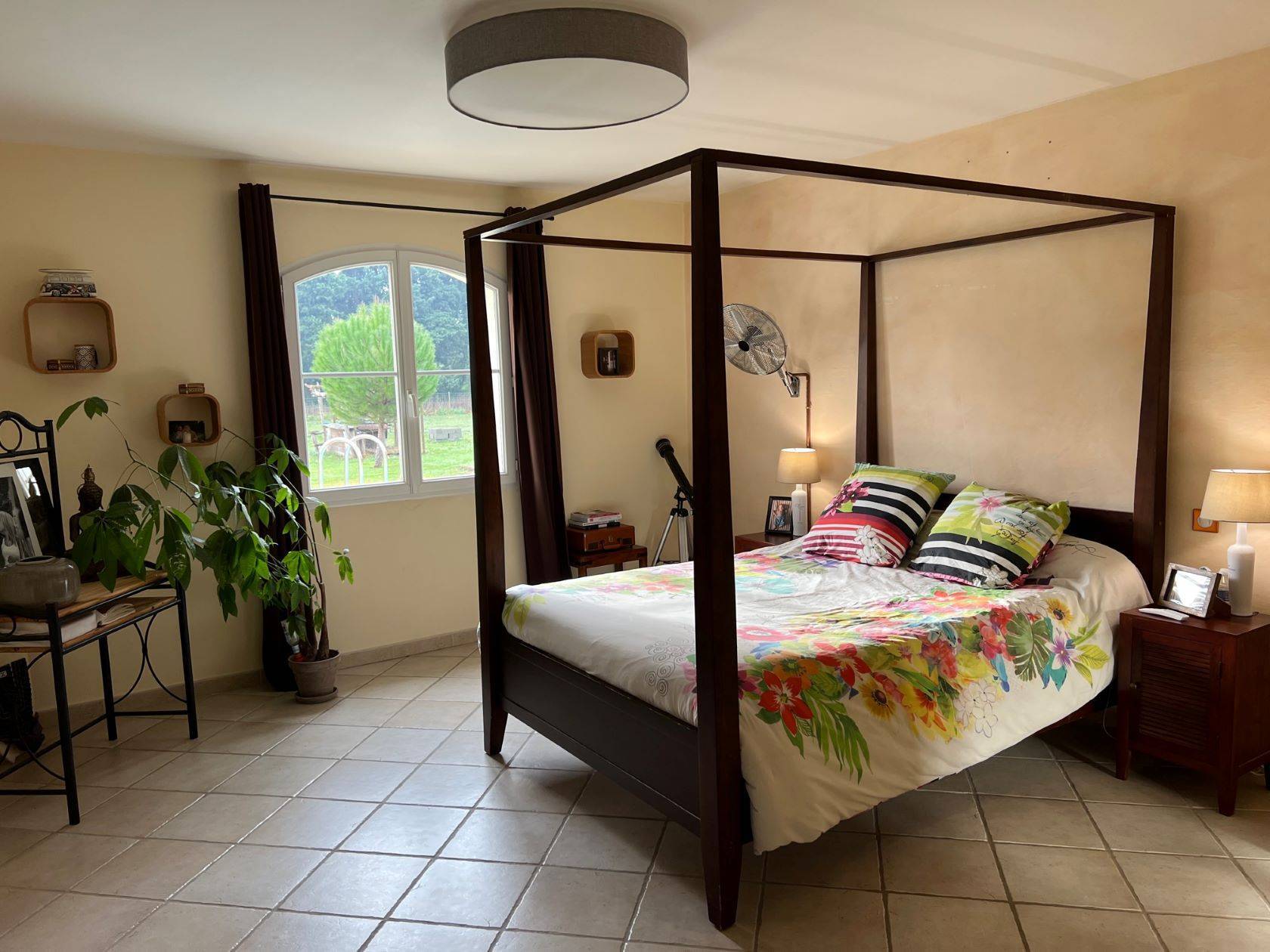 Maison contemporaine à vendre à Avignon avec un hectare de terrain