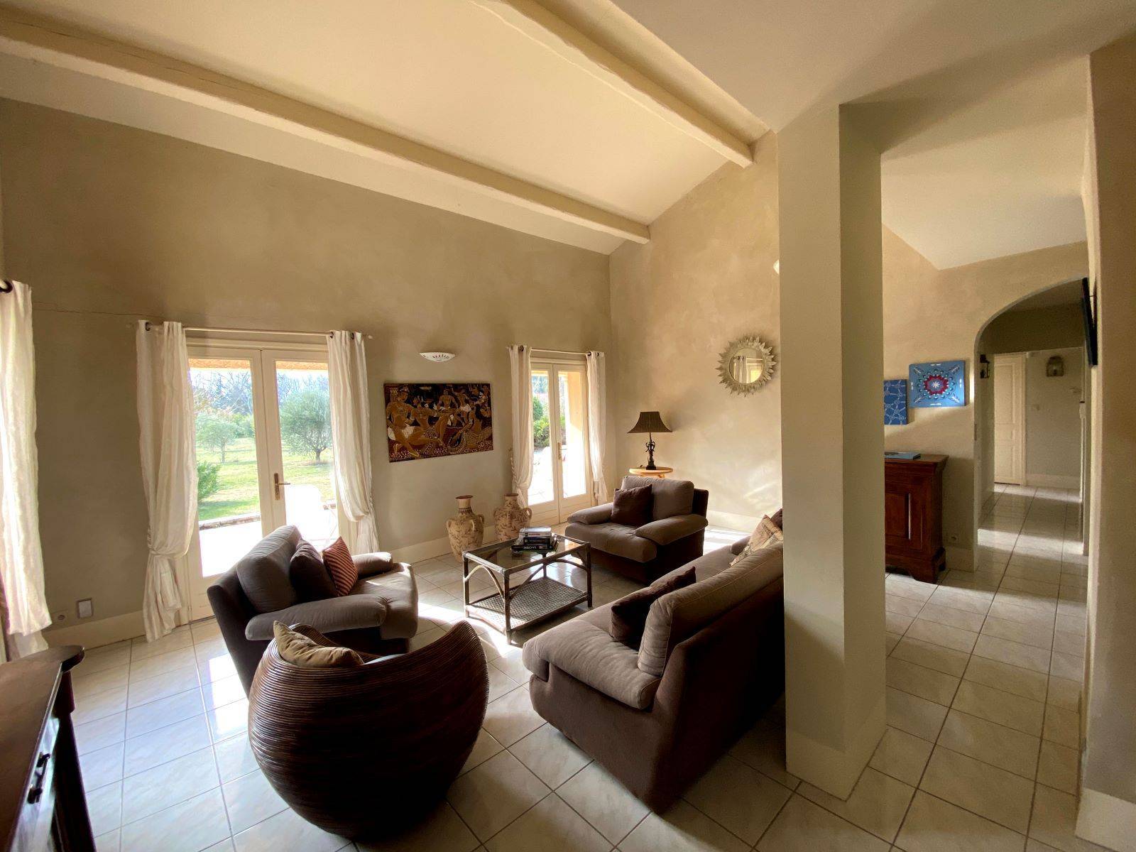 Maison moderne à vendre à Roaix près de Vaison la Romaine avec un gite