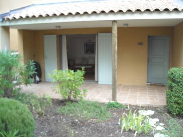 Appartement  à vendre à Saumane de Vaucluse sur le Golf avec une terrasse