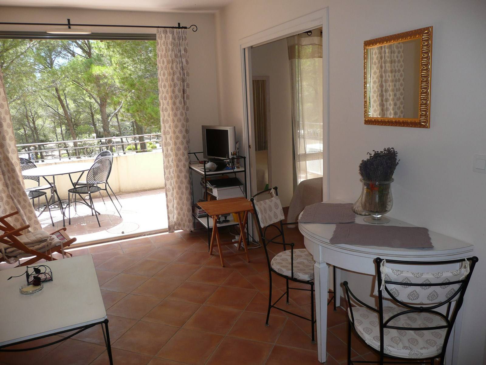 Appartement meublé avec terrasse sur le golf de Saumane