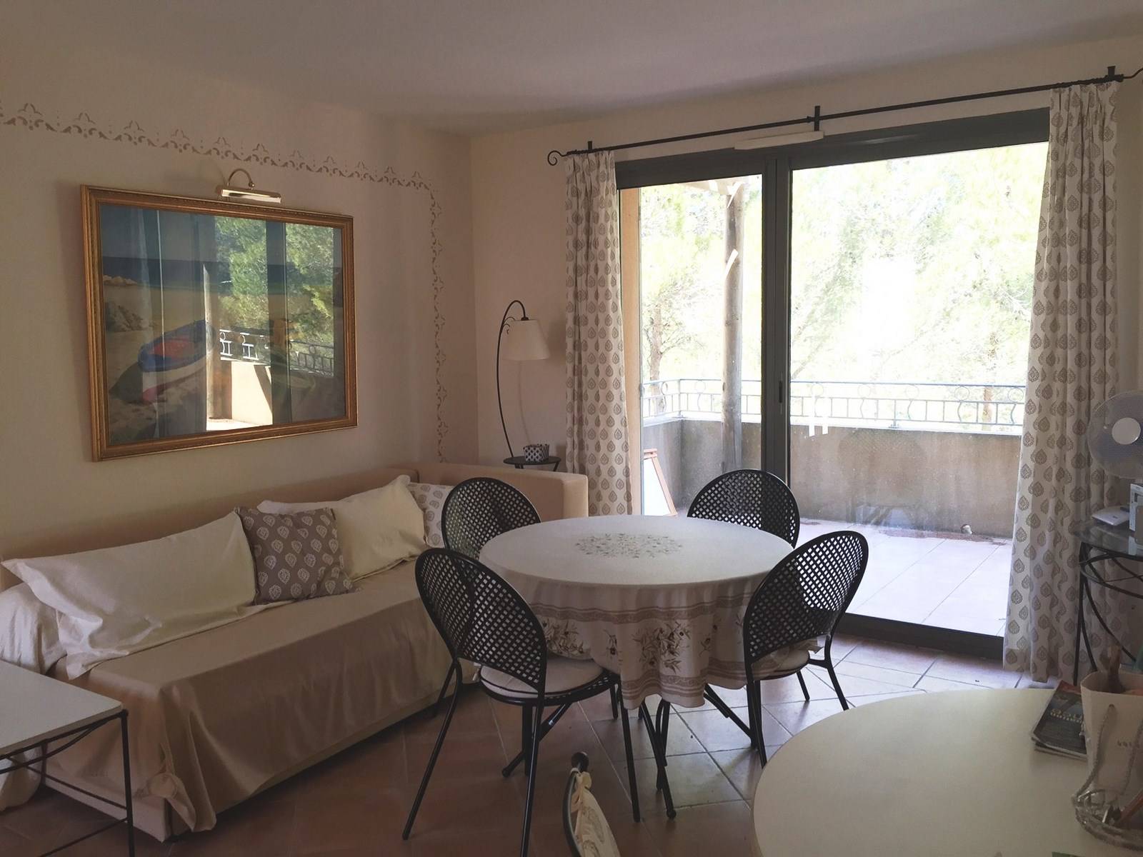 A vendre sur le golf de Saumane appartement libre et meublé