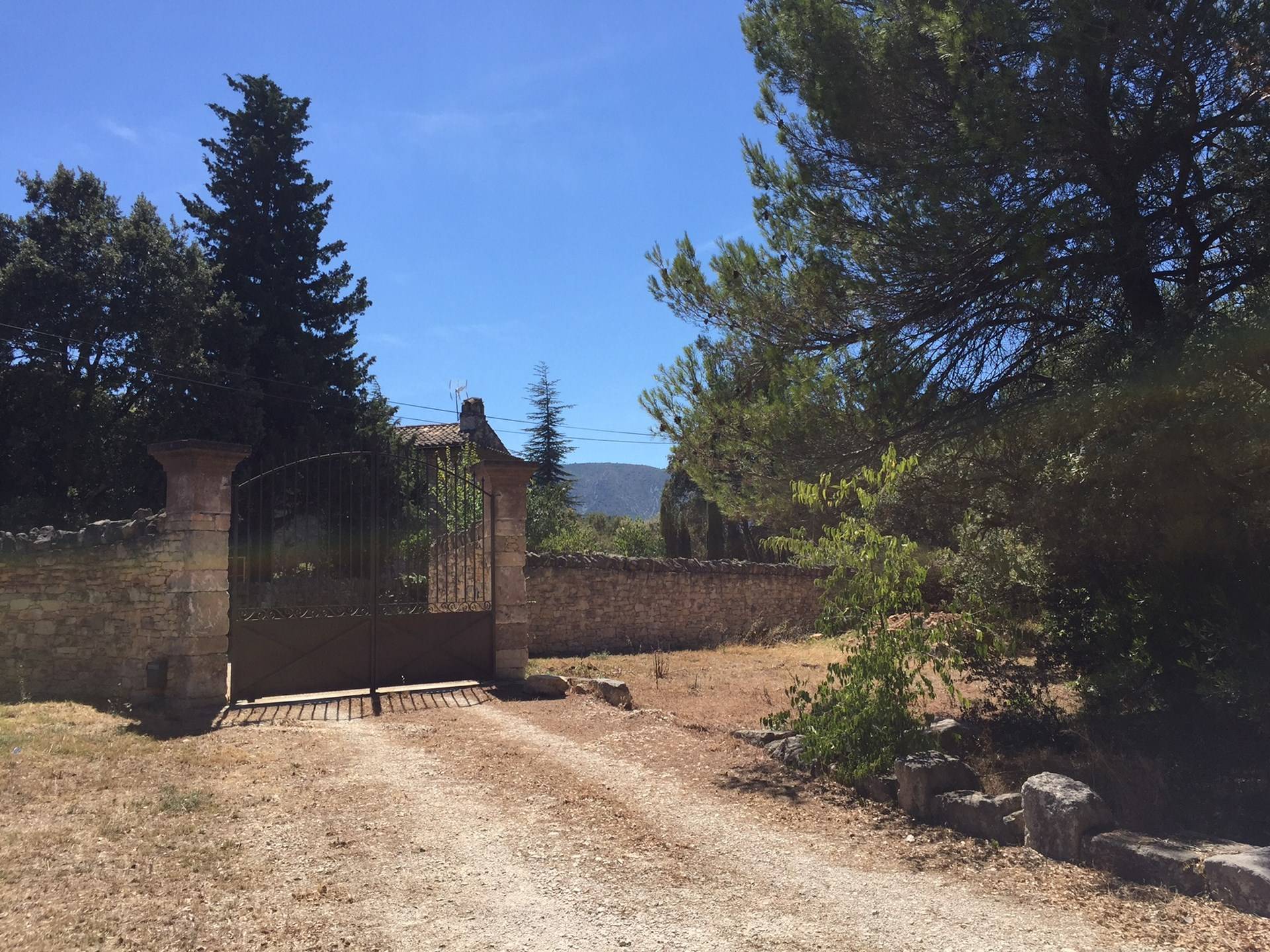 Menerbes terrrain constructible à la vente