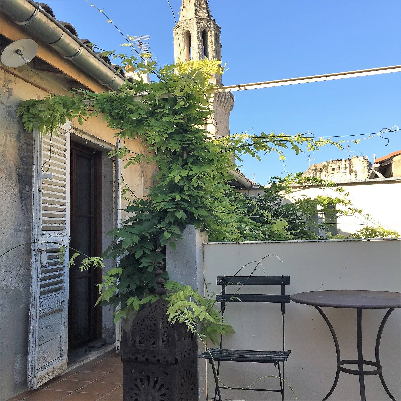 Avignon intra muros maison de ville avec piscine