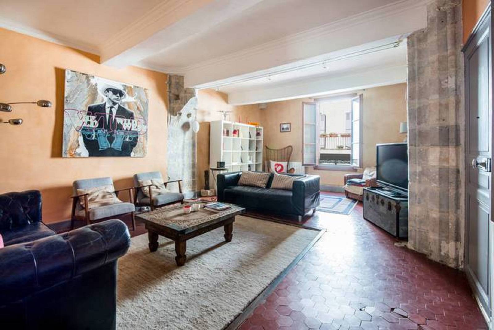 Demeure de charme à vendre à Avignon avec cour intérieure, terrasses et piscine au cœur de la cité des Papes