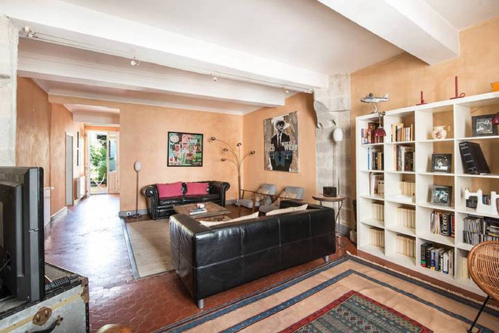 Demeure de charme à vendre à Avignon avec cour intérieure, terrasses et piscine au cœur de la cité des Papes