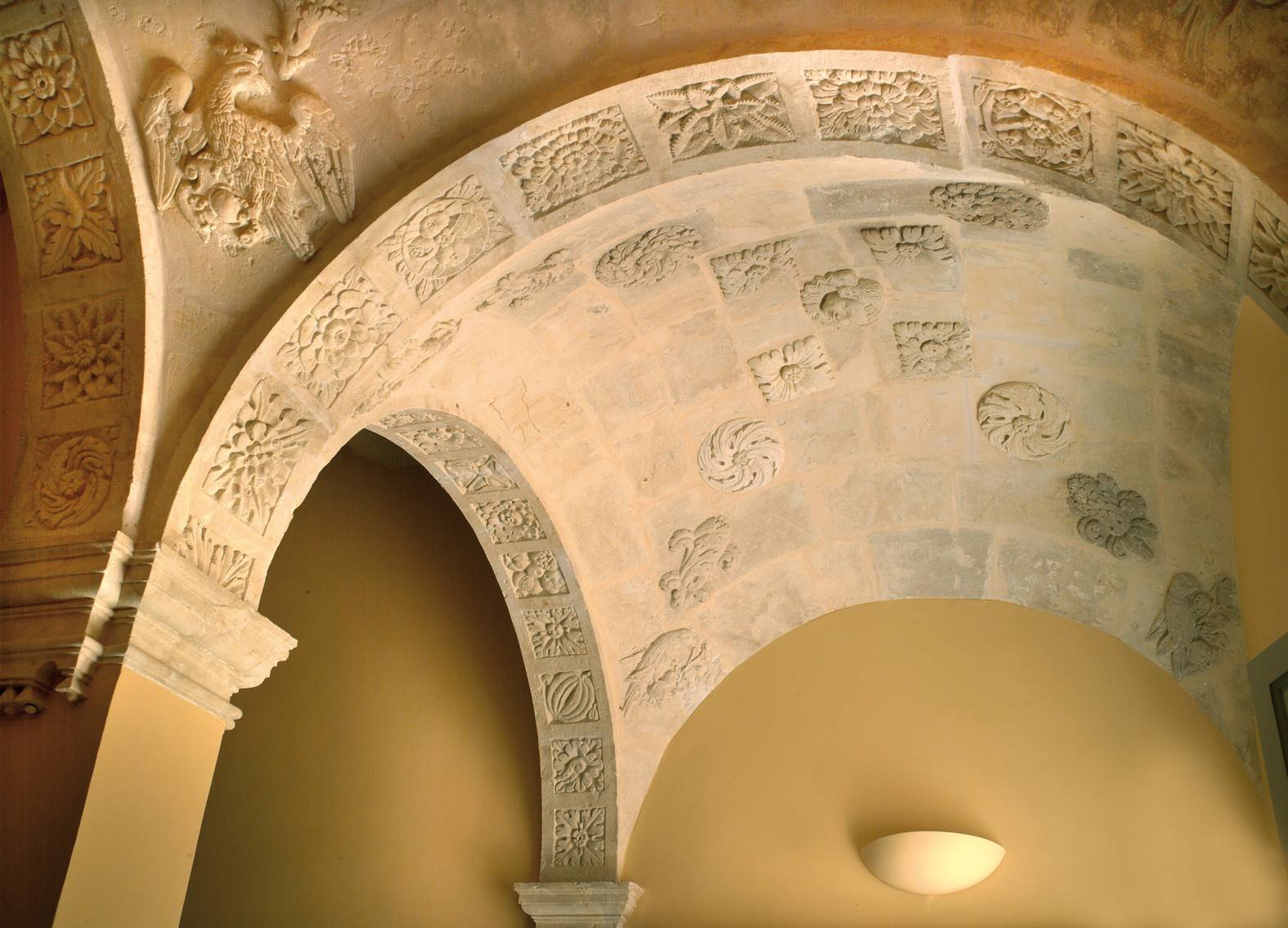 Chateau à vendre en Provence près d'Avignon avec des éléments architecturaux remarquables