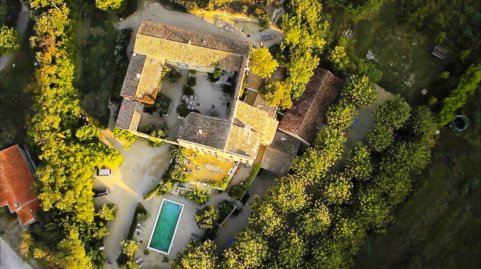 Château à vendre dans le Parc du Luberon avec 4 hectares de terres