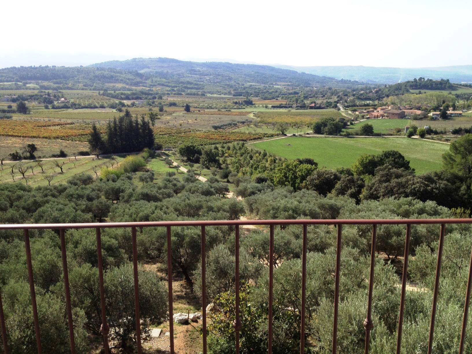 A vendre propriété avec superbe vue sur le Luberon et les collines environnantes