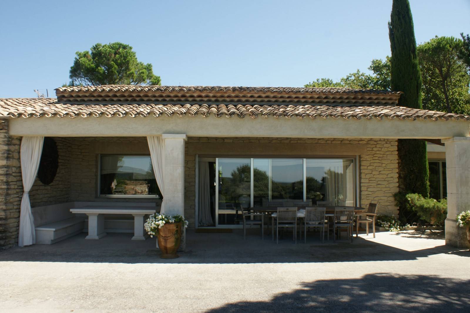 Gordes villa de prestige à la vente avec terrasse et vue panoramique