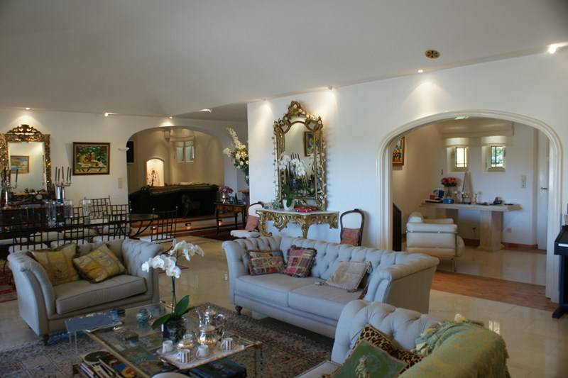 Grande pièce de reception dans cette villa de luxe à la vente à Gordes