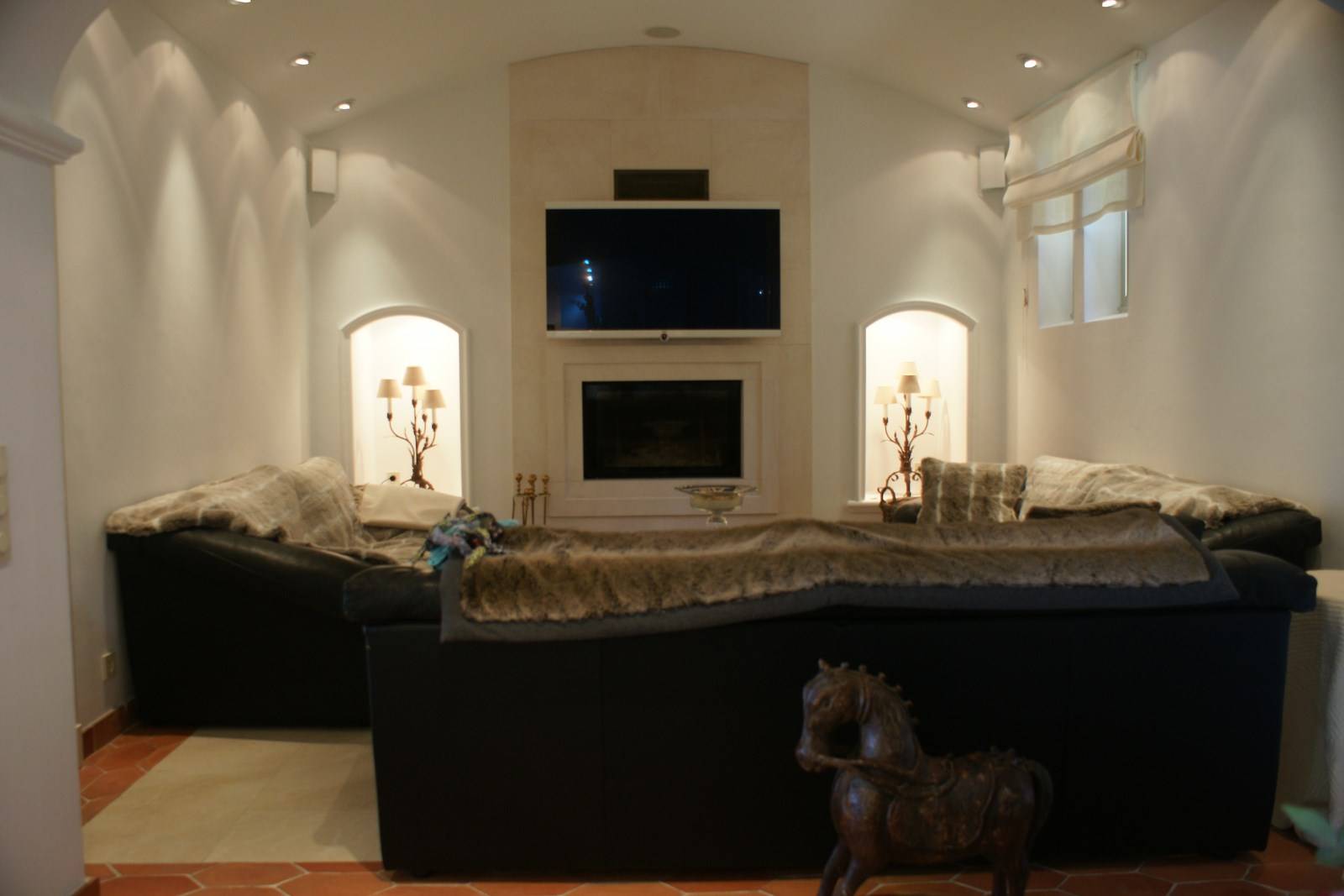 Gordes propriété de prestige à vendre avec salon cinéma