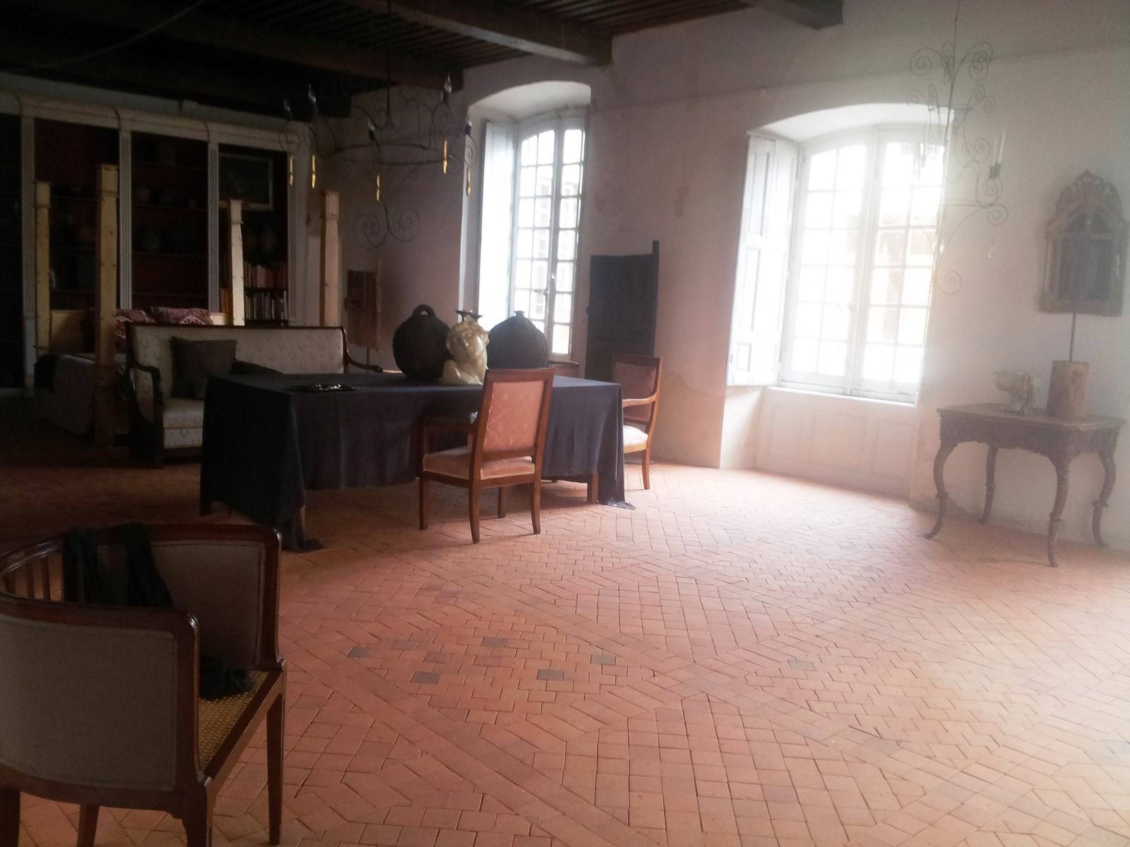 salle d'arme transformée en salon de reception