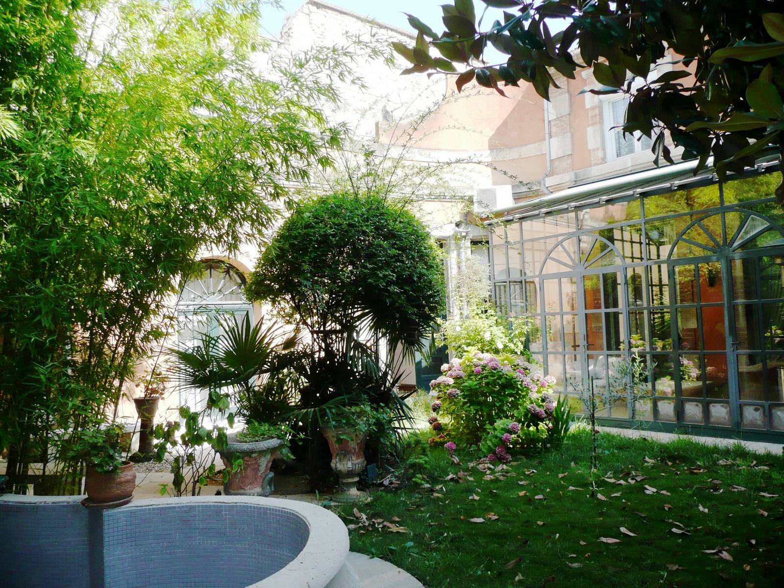A vendre en exclusivité par l'agence Immobilière du Luberon Hotel Particulier Avignon intra muros