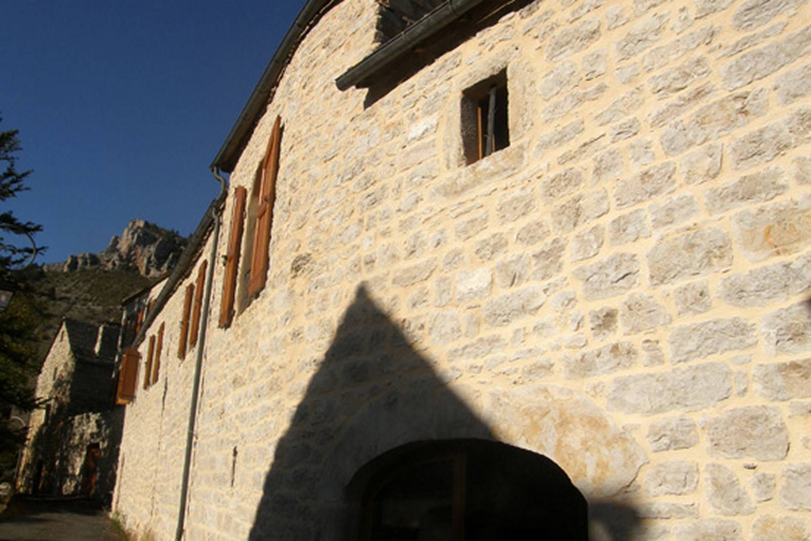 Lozère manoir rénové à vendre dans un village