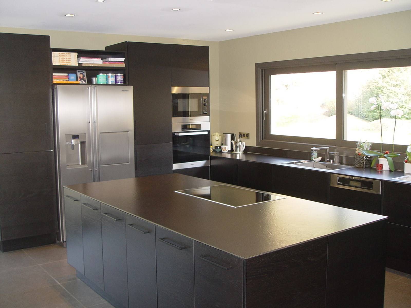 cuisine equipée haut de gamme dans cette maison de prestige à vendre sur un golf près d'aix en provence