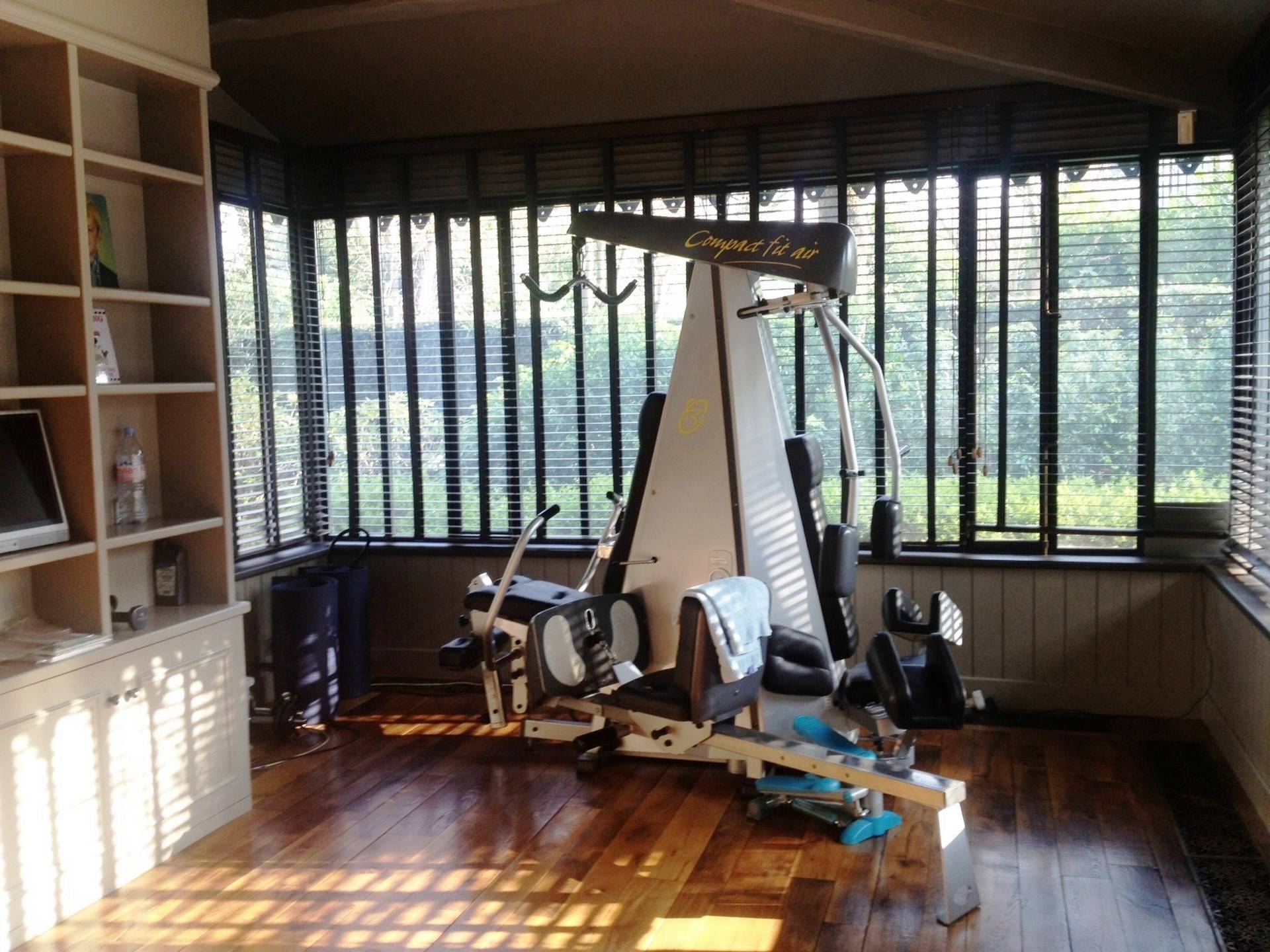 Salle de sport dans cette villa de prestige à vendre à Saint Cloud