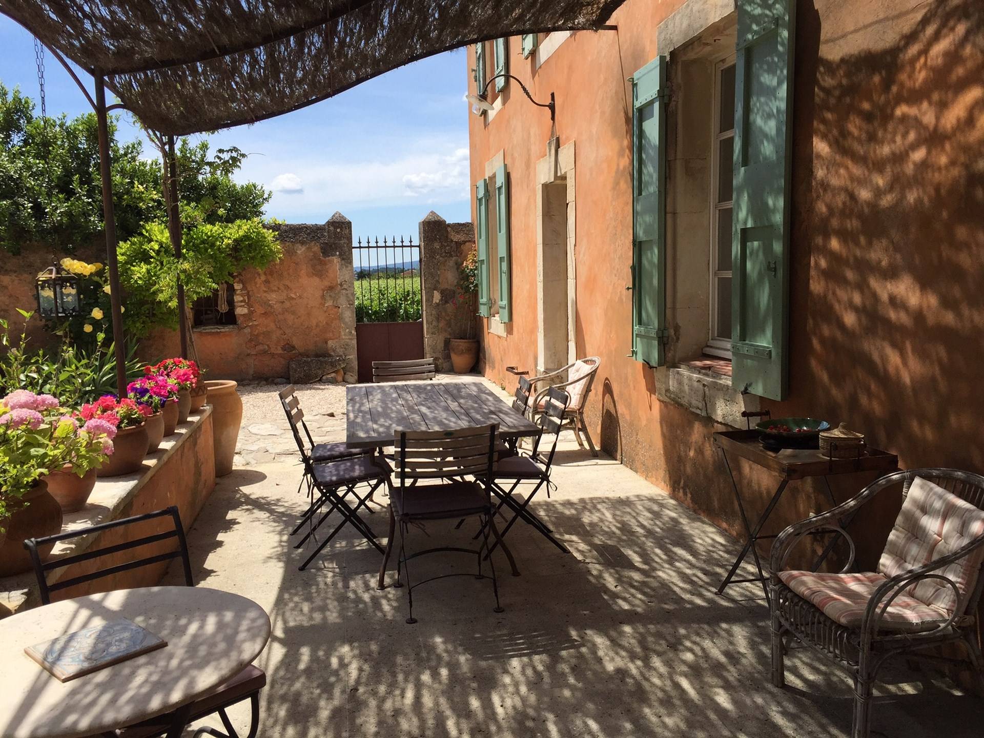 Bastide à vendre à Saint Saturnin les Apt au milieu des vignes dans le Luberon