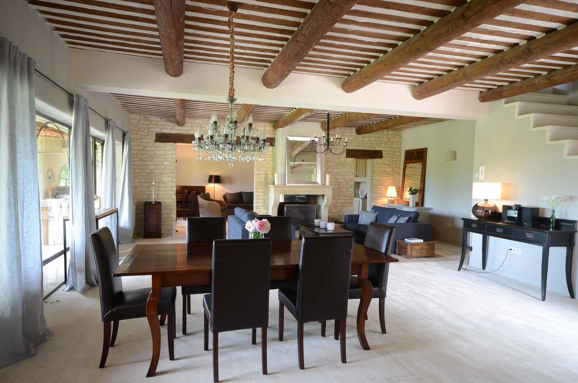 Propriété de prestige à vendre à Gordes avec 4 maisons et 4 piscines