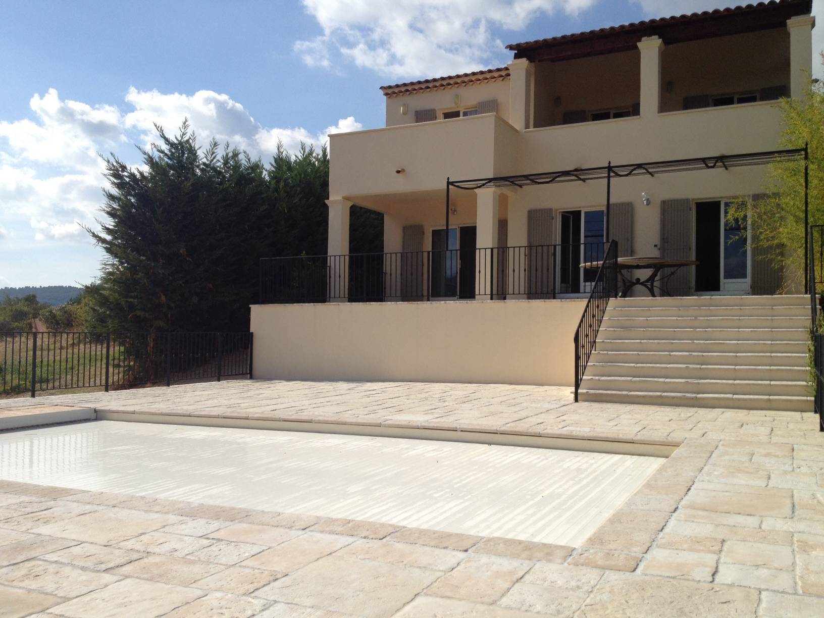 Villa moderne avec jardin et piscine à vendre à Saint Saturnin les Apt