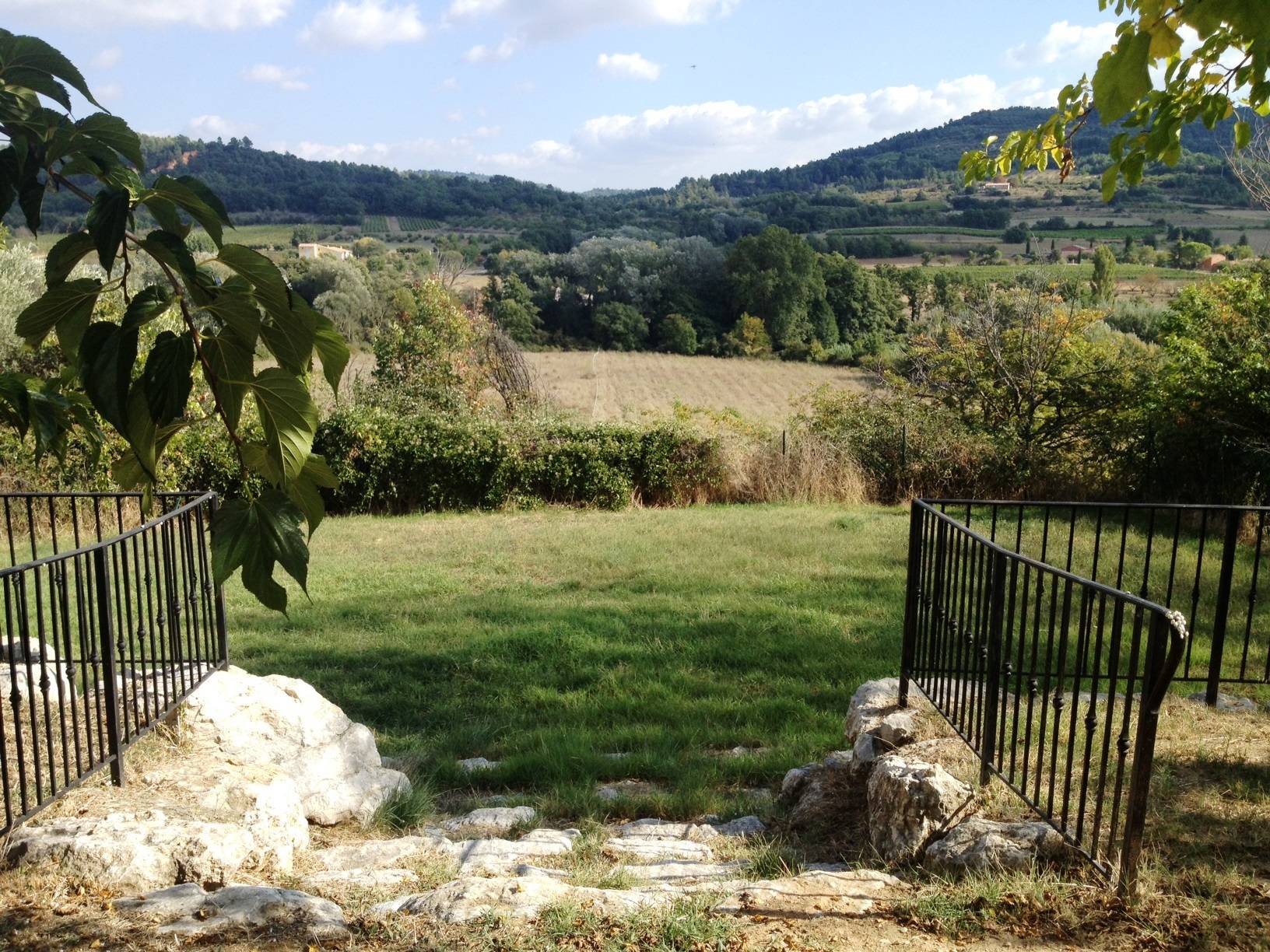 Maison contemporaine à la vente dans le Luberon avec jardin et piscine