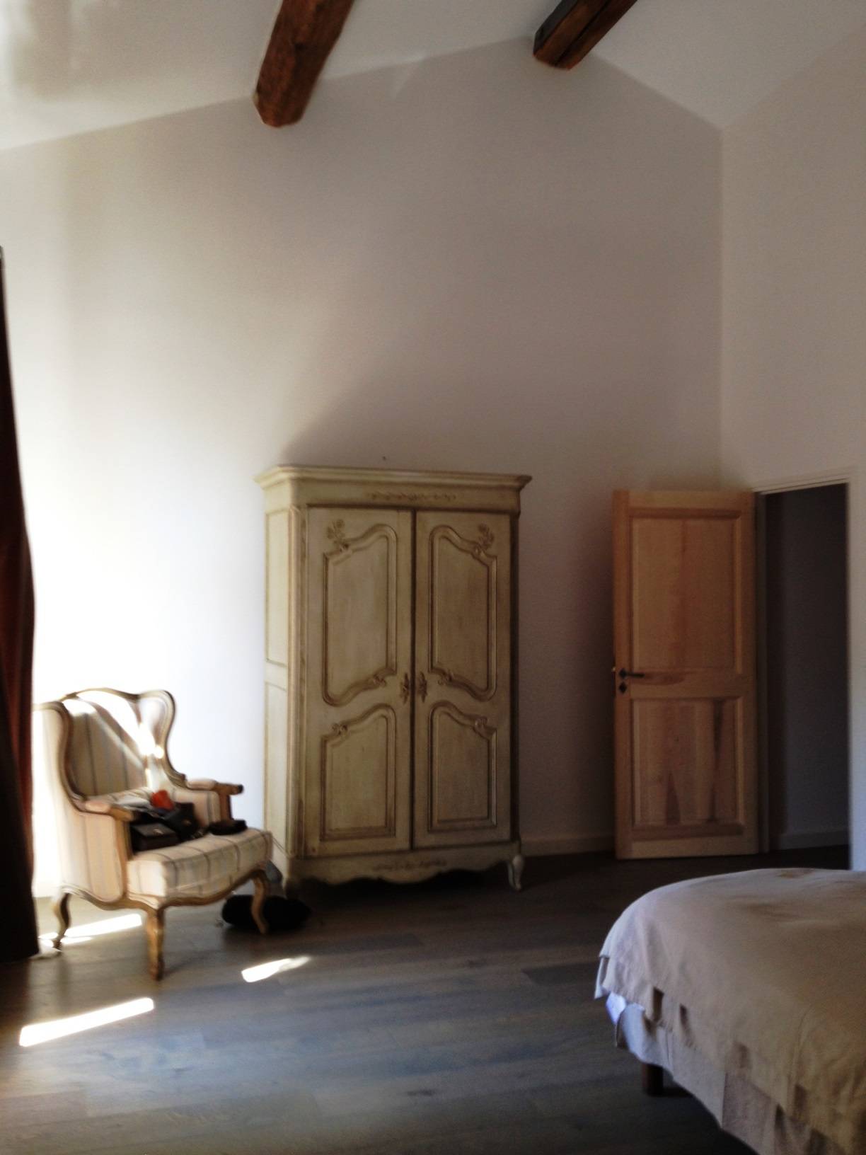 Mas de village datant du 18ème à vendre à Cabrieres d'Avignon avec jardin et piscine