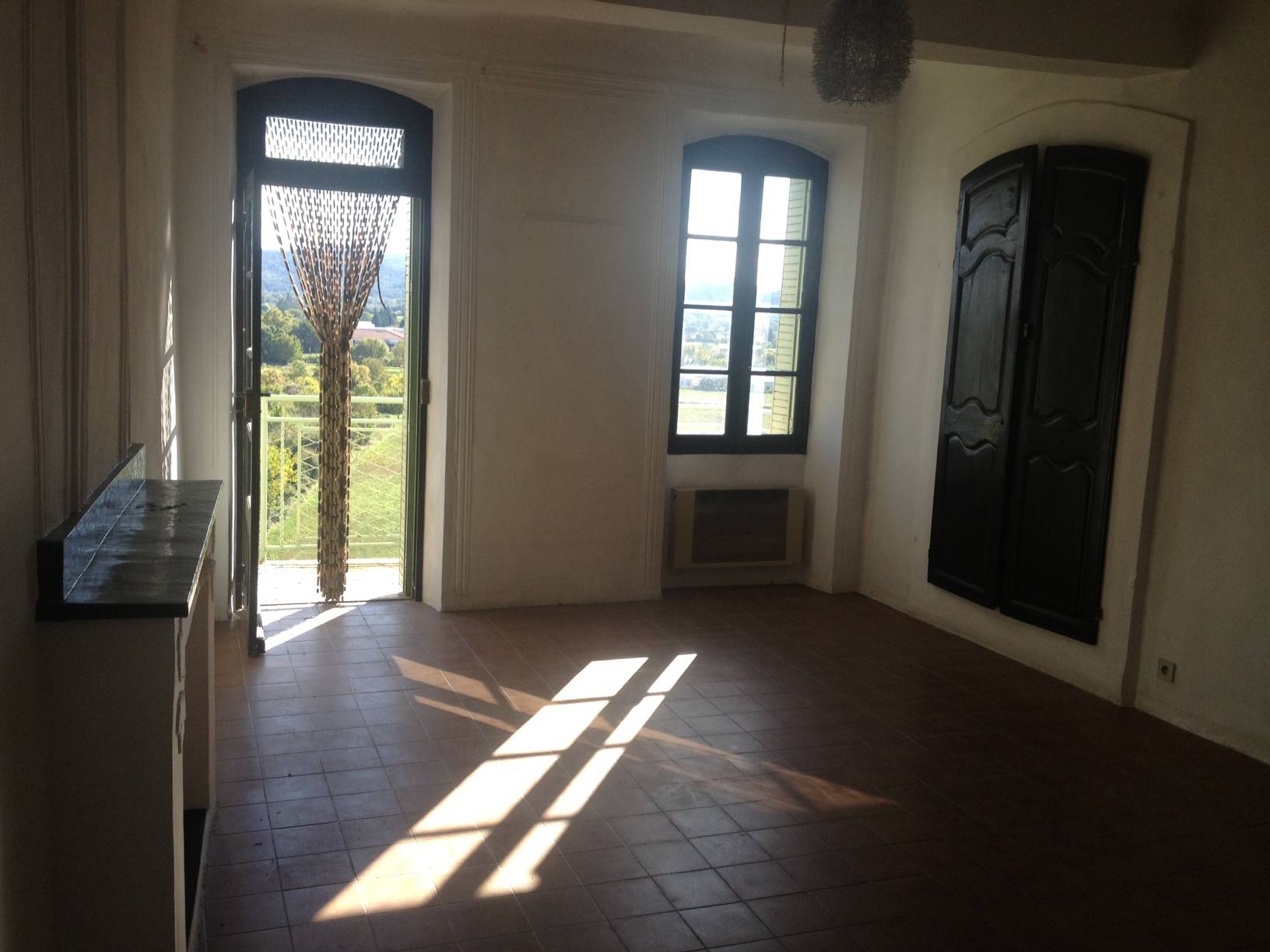 A vendre maison de village avec terrasse et superbe vue près de Lourmarin