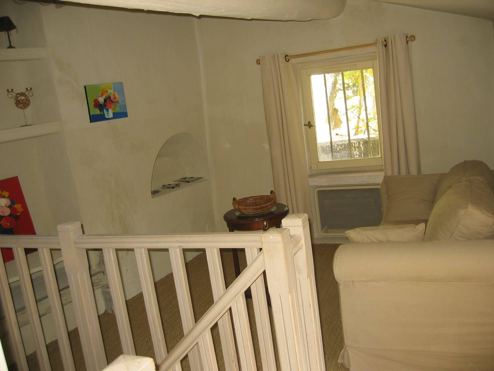Maison en pierre à vendre à Menerbes au centre du village avec cour intérieure jardin et une belle vue sur la Montagne du Luberon