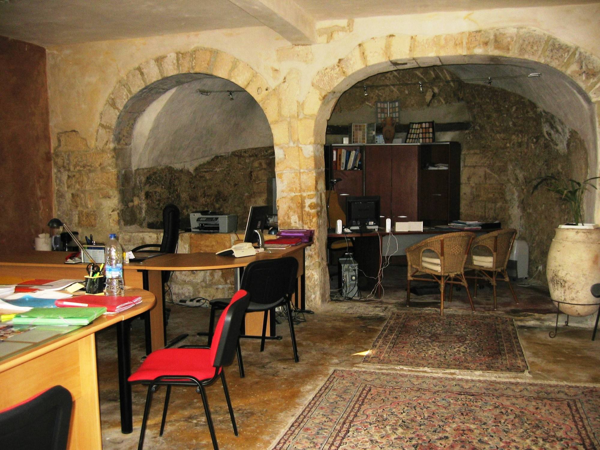 A vendre immeuble à Menerbes divisé en appartements et boutique