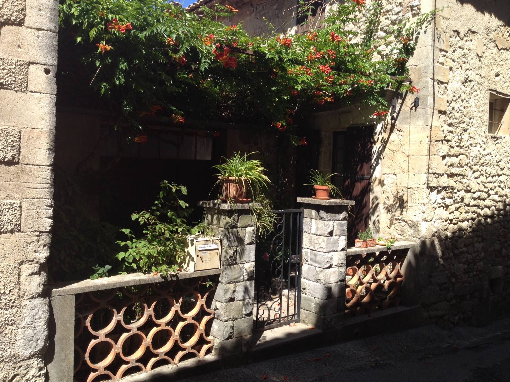 A vendre maison de village à restaurer à Cereste