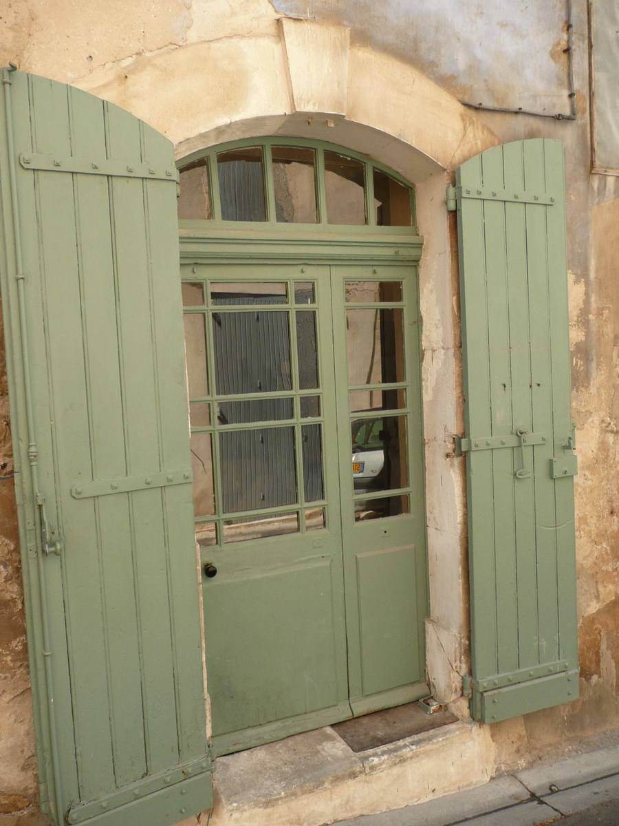 Demeure de Village à restaurer  à vendre à Menerbes dans le Luberon avec jardin et belle vue
