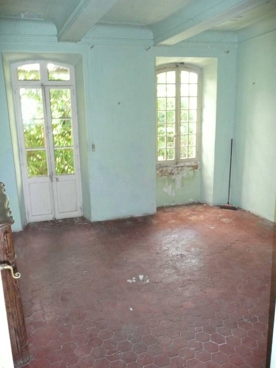 Demeure de village à restaurer à vendre à Menerbes