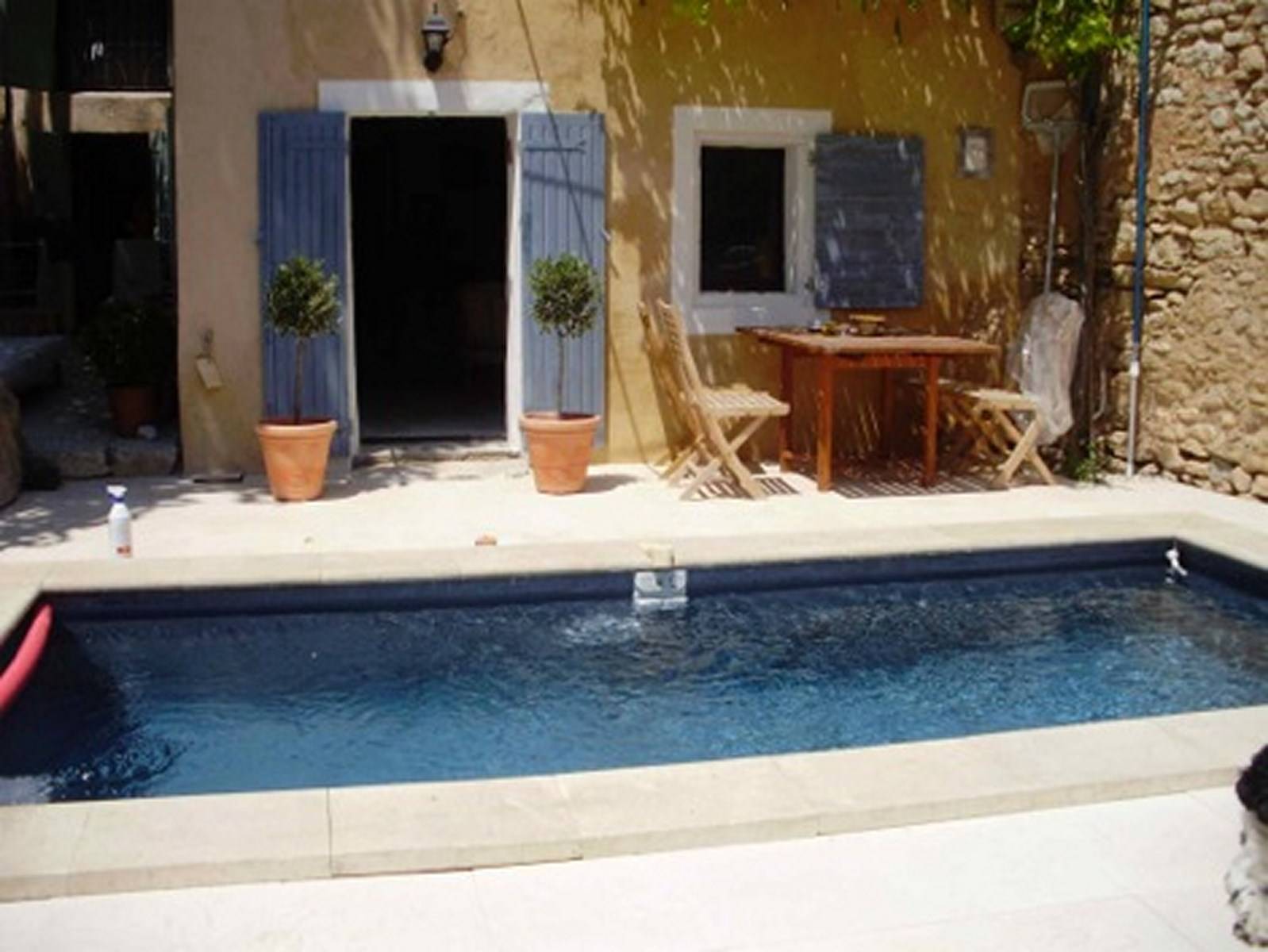 Maison de village à vendre près de Gordes avec piscine diffazur avec revêtement silico marbreux