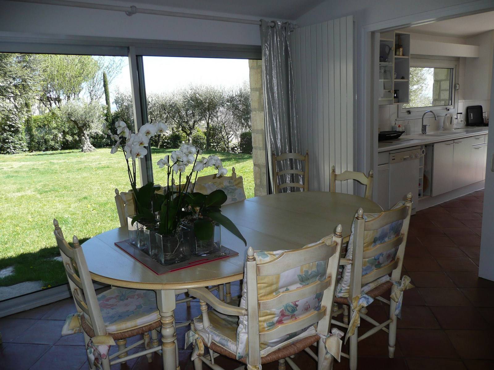 Vends maison avec jardin et piscine à Chateauneuf de Gadagne